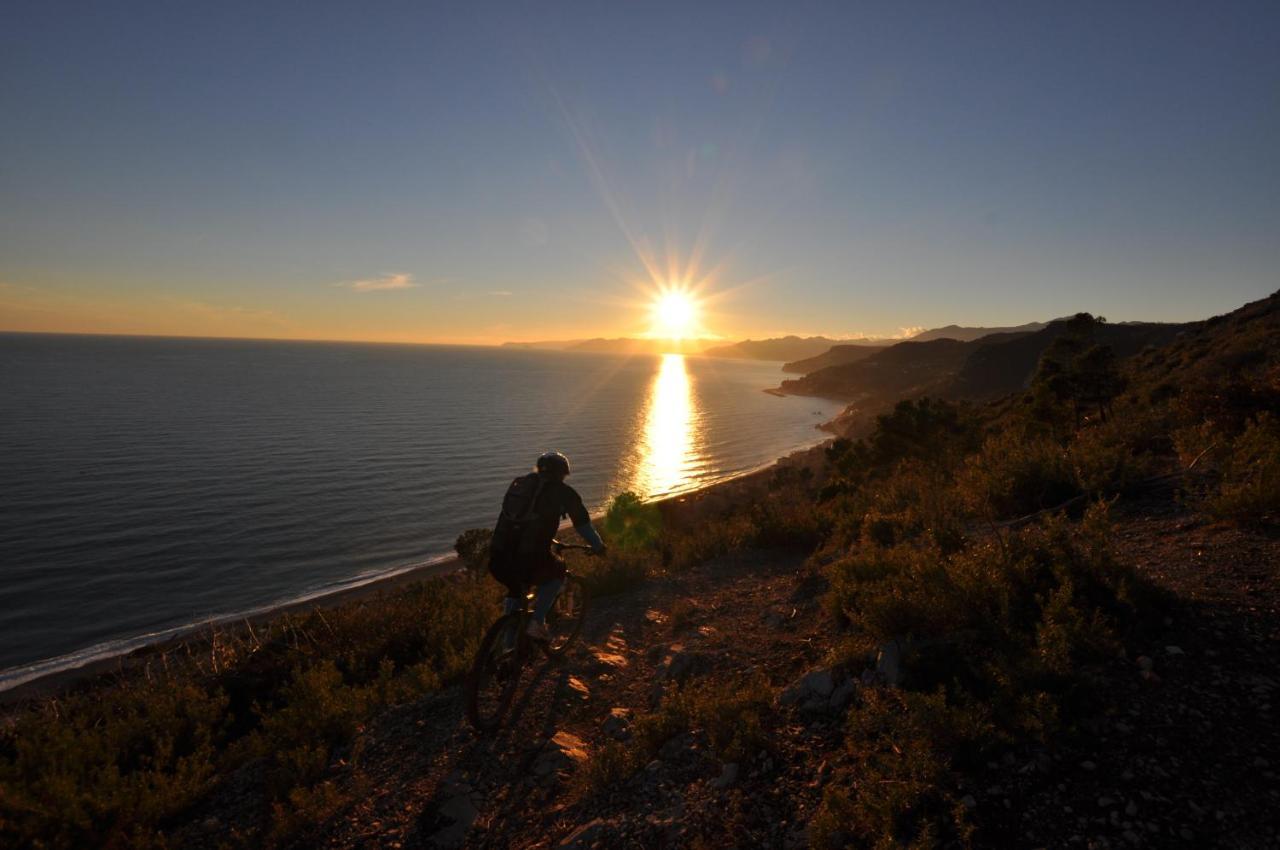 Residence Finale Bike And Beach Finale Ligure Eksteriør billede